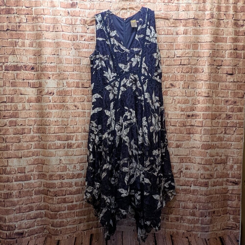 Taylor Dress Navy and White Floral Sleeveless Size 14 - Picture 2 of 16